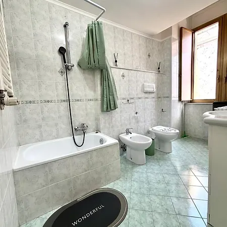 Free Parking - La Fenice House Appartamento Napoli